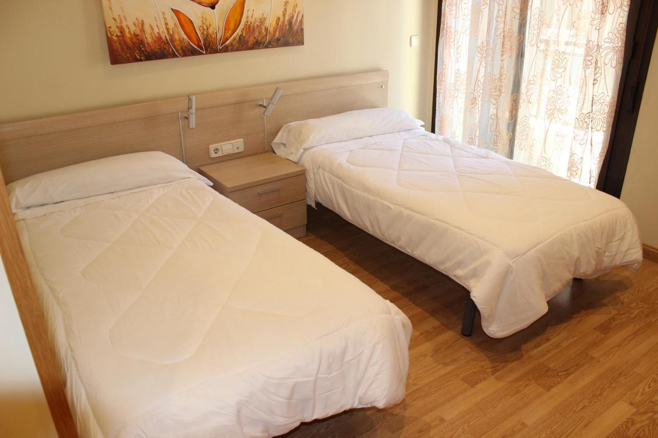 Hostal San Isidro Autol Luaran gambar